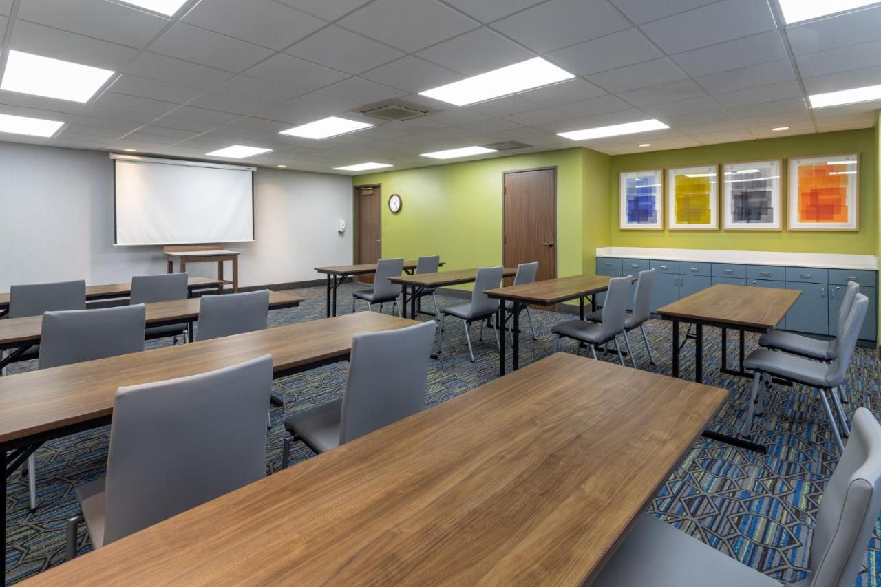 Holiday Inn Express Hotel & Suites-St. Paul By Ihg Vadnais Heights Экстерьер фото